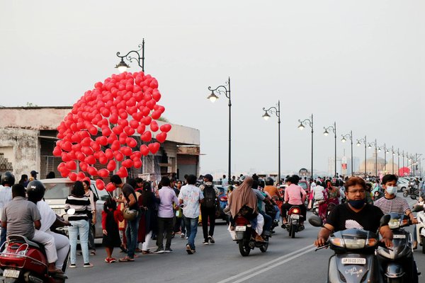 Quels sont les conseils pour créer une fresque murale collaborative dans une école ?