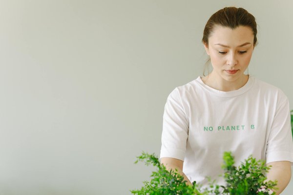 Quels sont les principes de la scénographie pour une pièce de théâtre historique ?