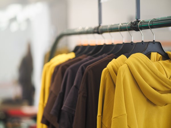 Portants de vêtements industriels : les solutions adaptées pour vous